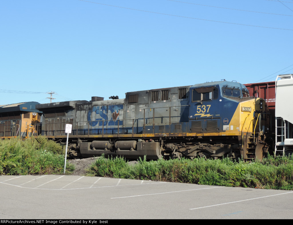 CSX 537 on M627